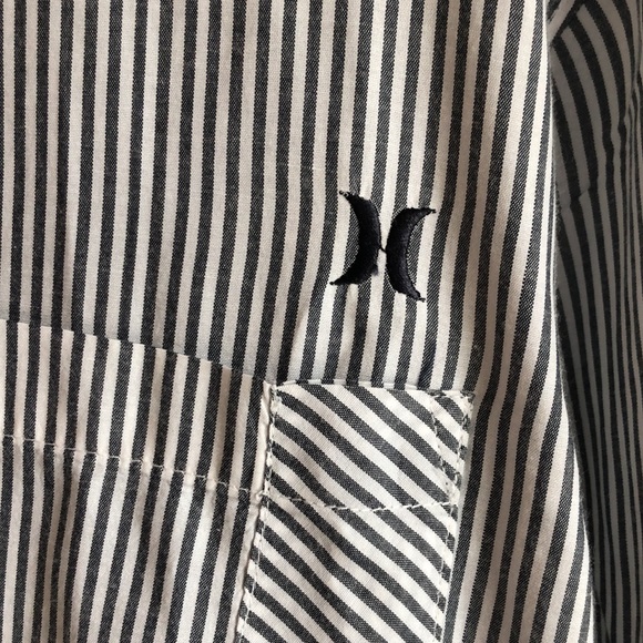Mens Hurley Button Up. Size XL - Picture 3 of 7